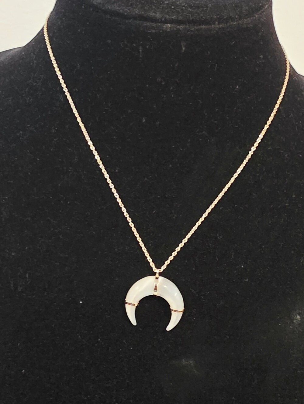 Lili Claspe 14k Goldplated Necklace with mother of pearl horn Pendant 16"+2" New